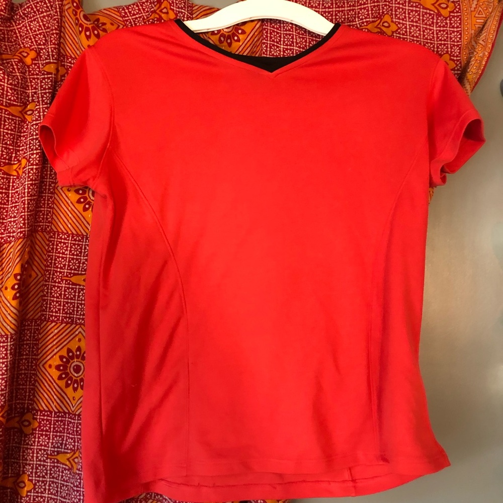 Women’s athletic top